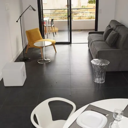 Petradoru Daire LʼÎle-Rousse