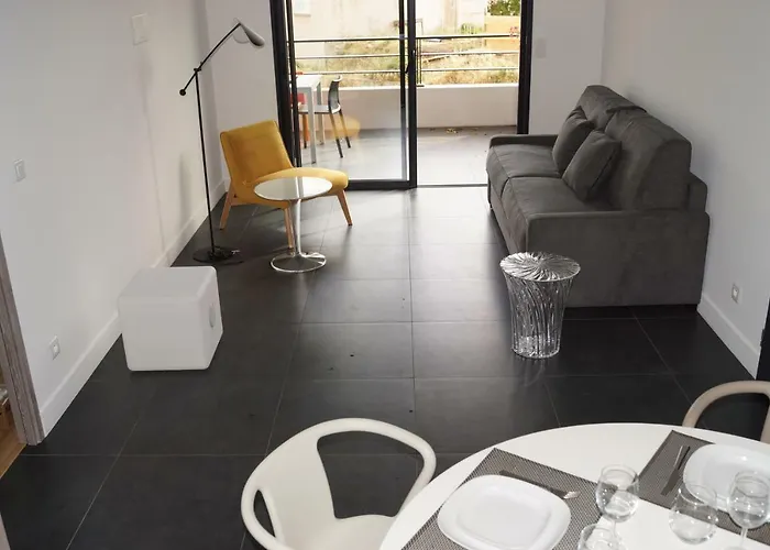 Petradoru Daire LʼÎle-Rousse